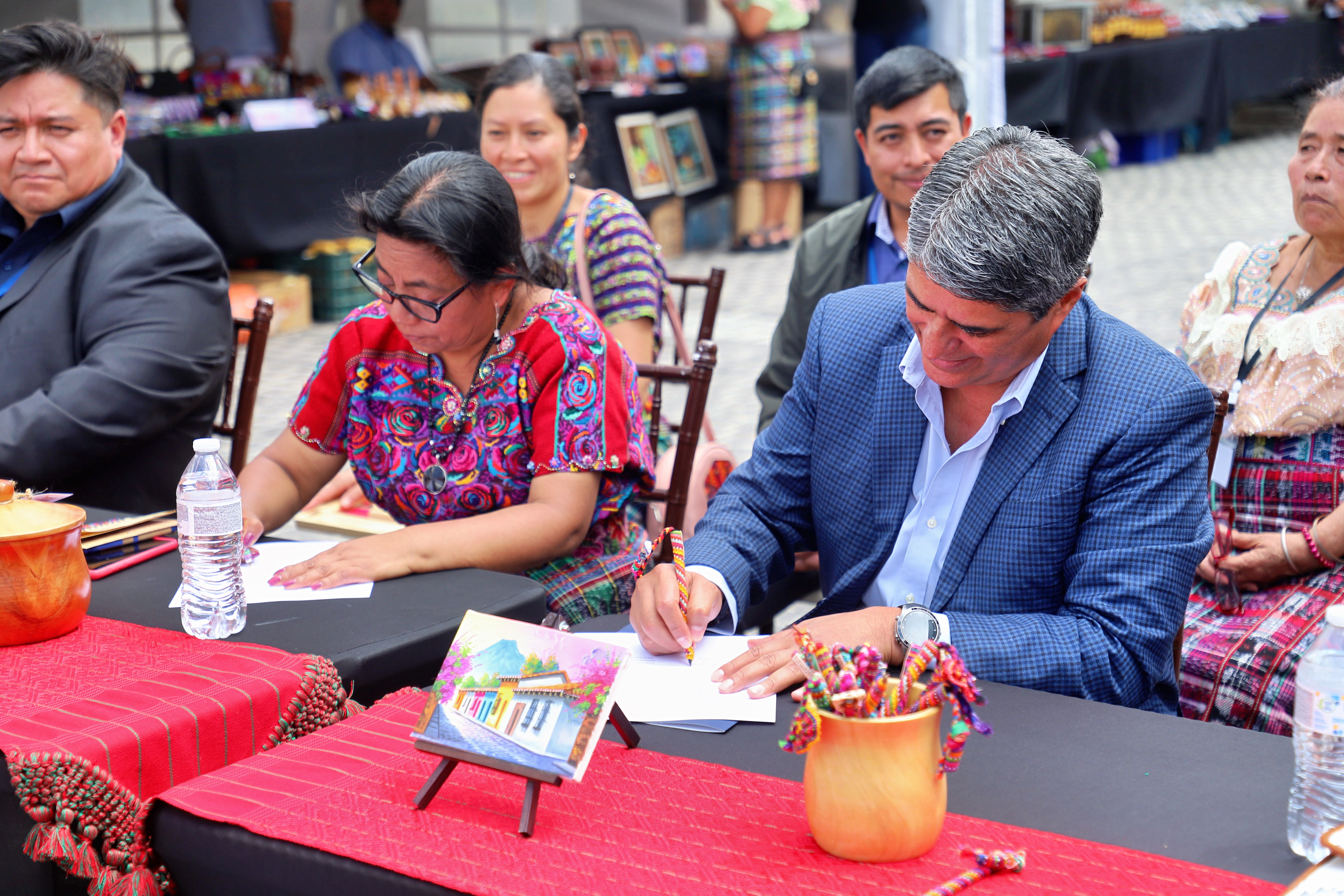 Ciudad Cayalá y la Red Global de Empresarios Indígenas (REI) firman alianza para fortalecer la economía local e impulsar la inclusión cultural en Guatemala